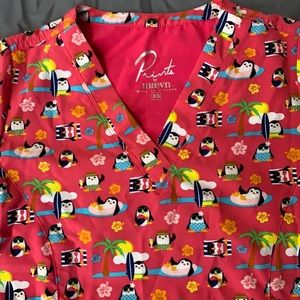 Fitted Maevn prints scrub top with adorable penguins! Flattering, xs